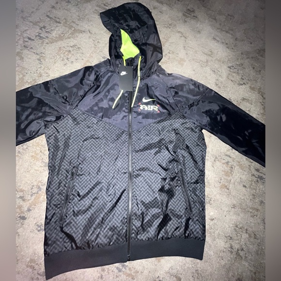 Nike “Catching Air” Black Hoodie Windbreaker Jacket New w/ Tags MSRP: $115 - Picture 4 of 7